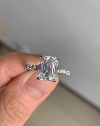 Simple emerald ring