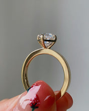 Glamorous diamond ring