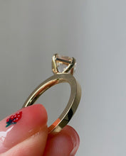 Glamorous diamond ring
