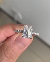 Simple emerald ring