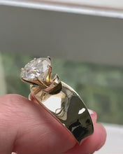 Sparkling diamond ring