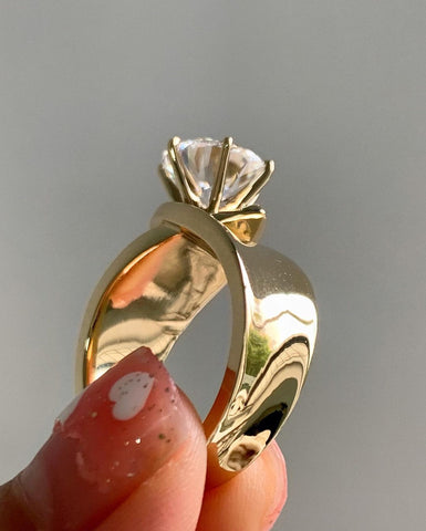 Sparkling diamond ring